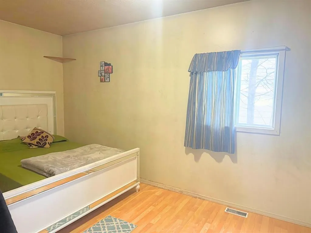 202 3 Avenue N.E.