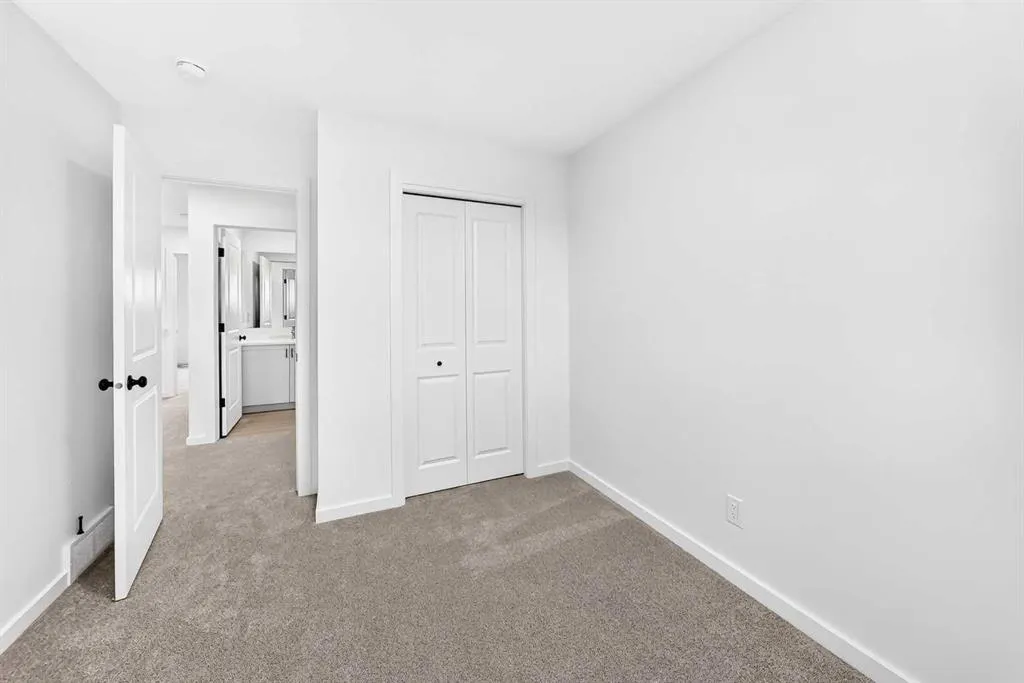 84 Creekside Rise SW