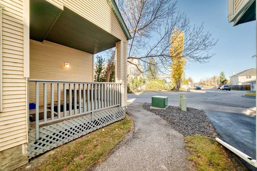 227 Bridlewood View SW