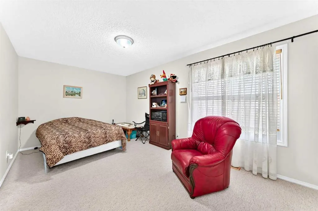227 Bridlewood View SW