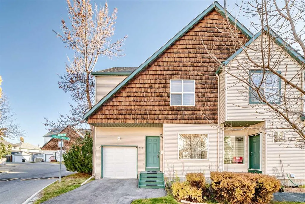 227 Bridlewood View SW