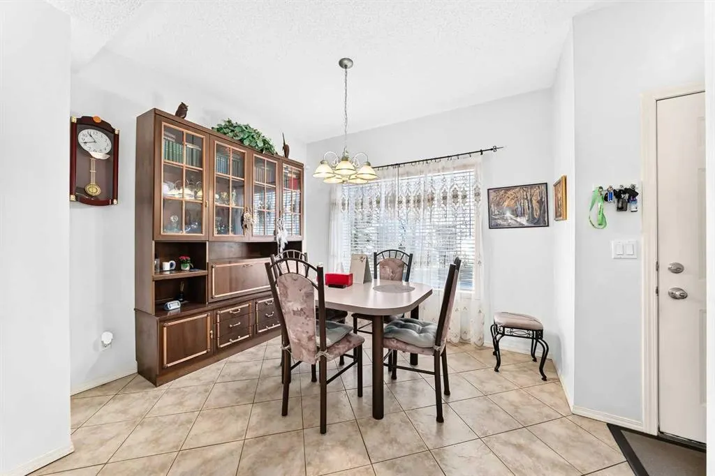 227 Bridlewood View SW