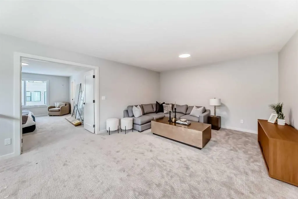 33 Rochester Crescent NW