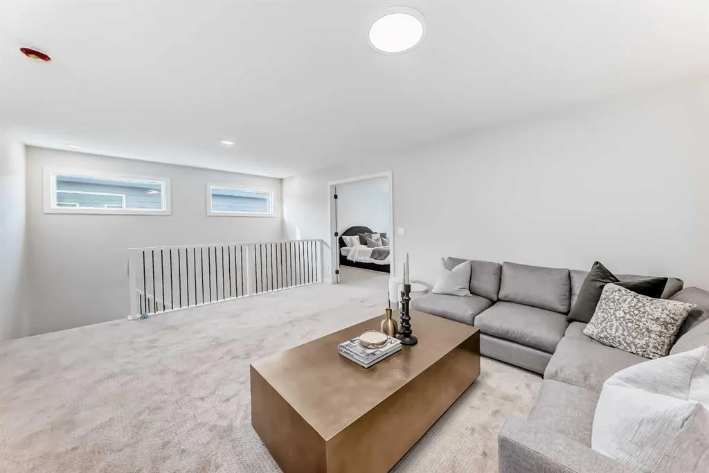 33 Rochester Crescent NW