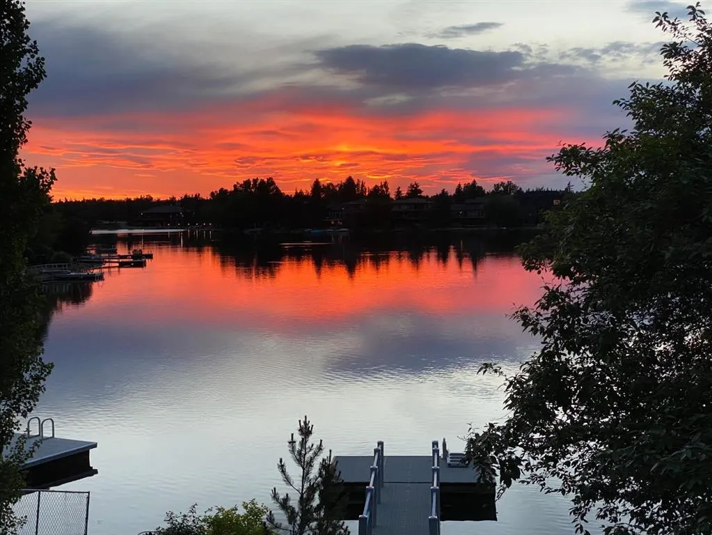 88 Sunset Close SE