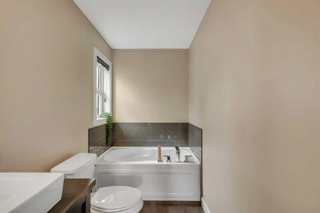 360 Marquis Heights SE