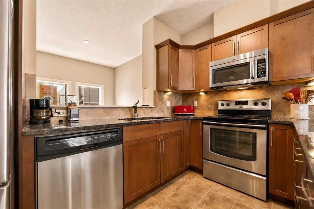 913 Evanston Square NW