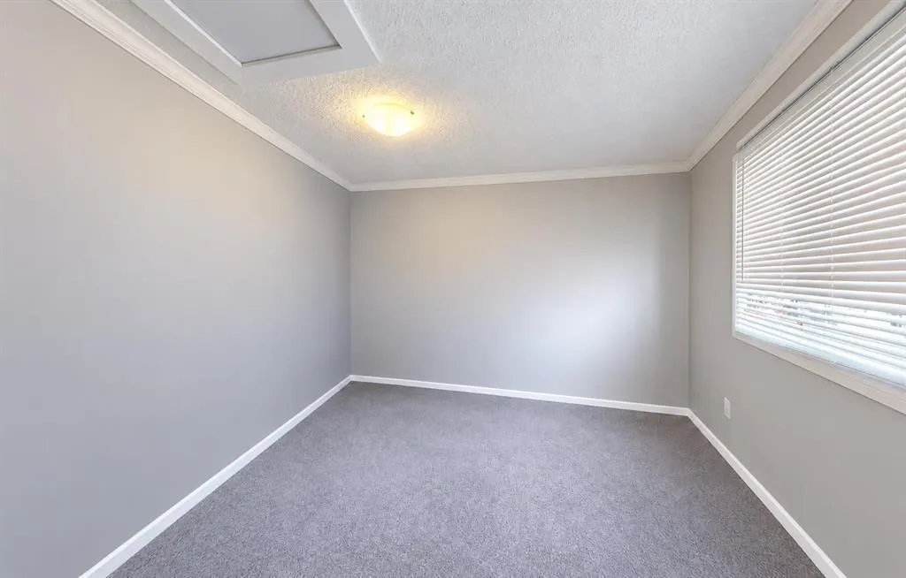 192 Grandview Crescent