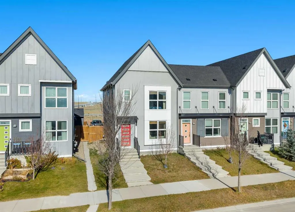 220 Livingston View NE
