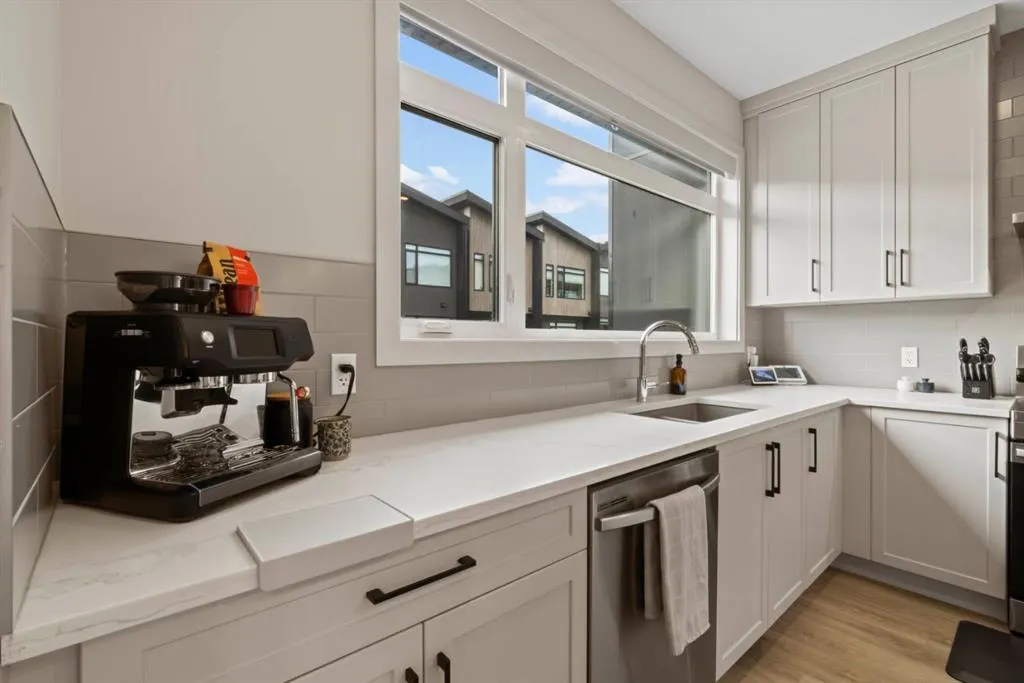 52 Royal Elm Green NW