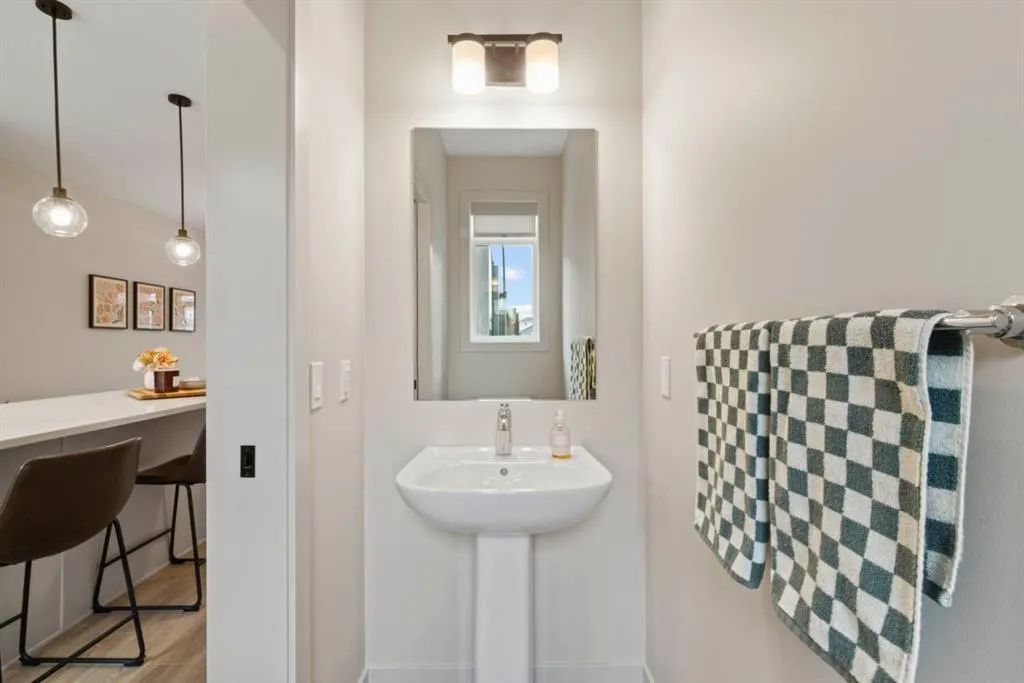 52 Royal Elm Green NW