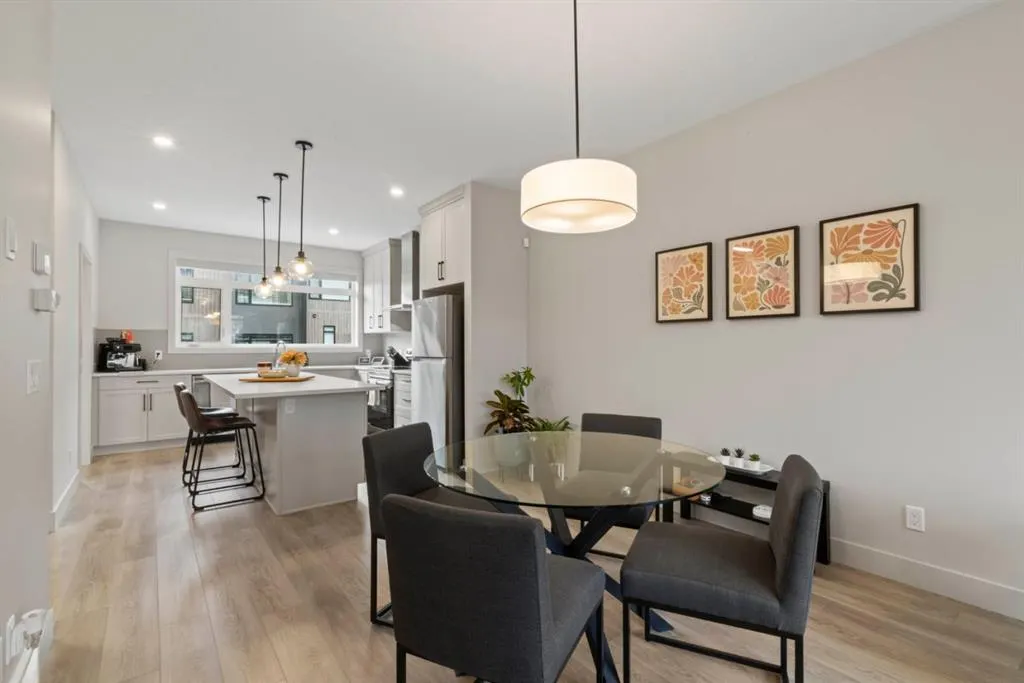 52 Royal Elm Green NW