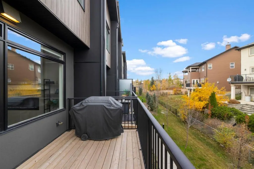 52 Royal Elm Green NW