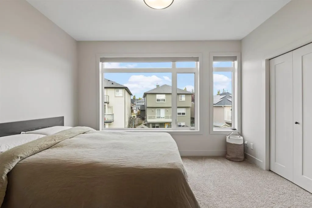 52 Royal Elm Green NW