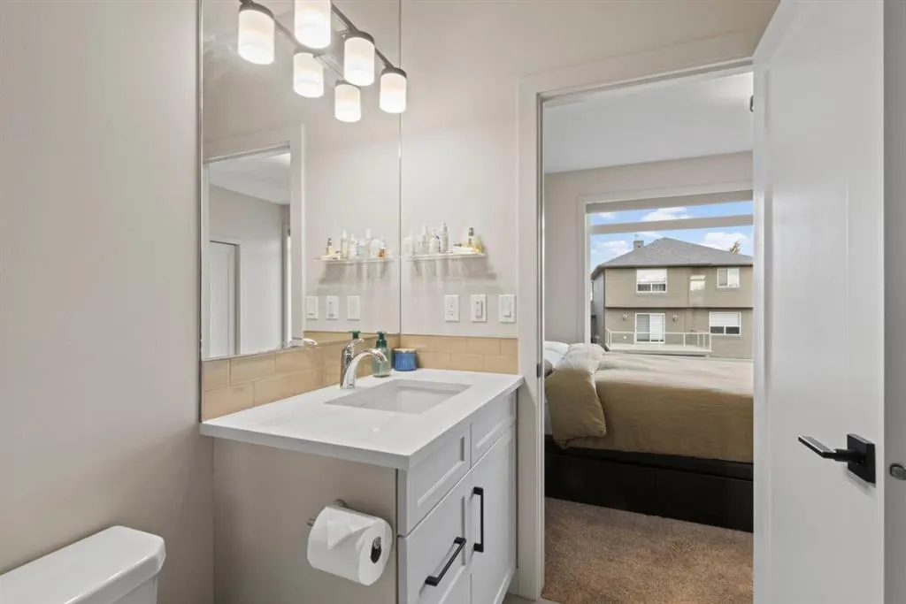 52 Royal Elm Green NW