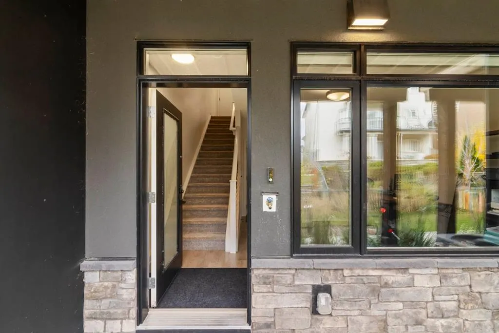 52 Royal Elm Green NW