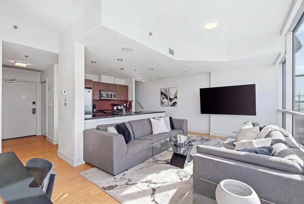 135 13 Avenue SW #2206