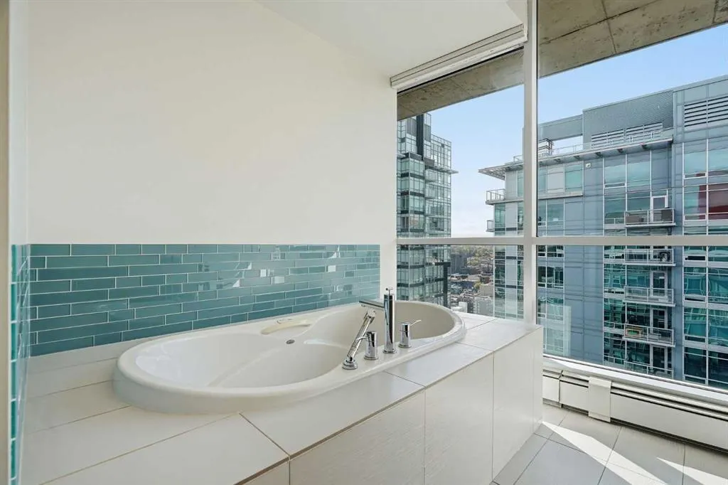 135 13 Avenue SW #2206