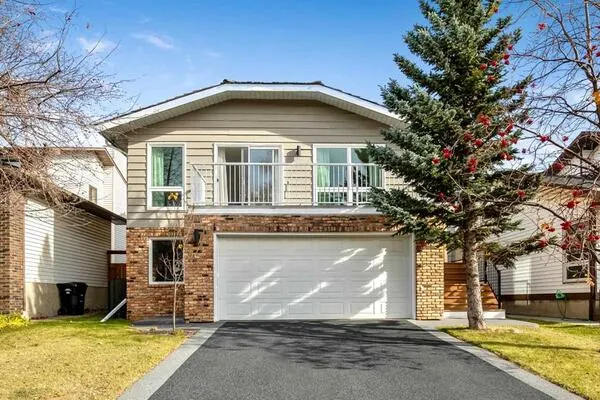 71 Strathclair Rise SW