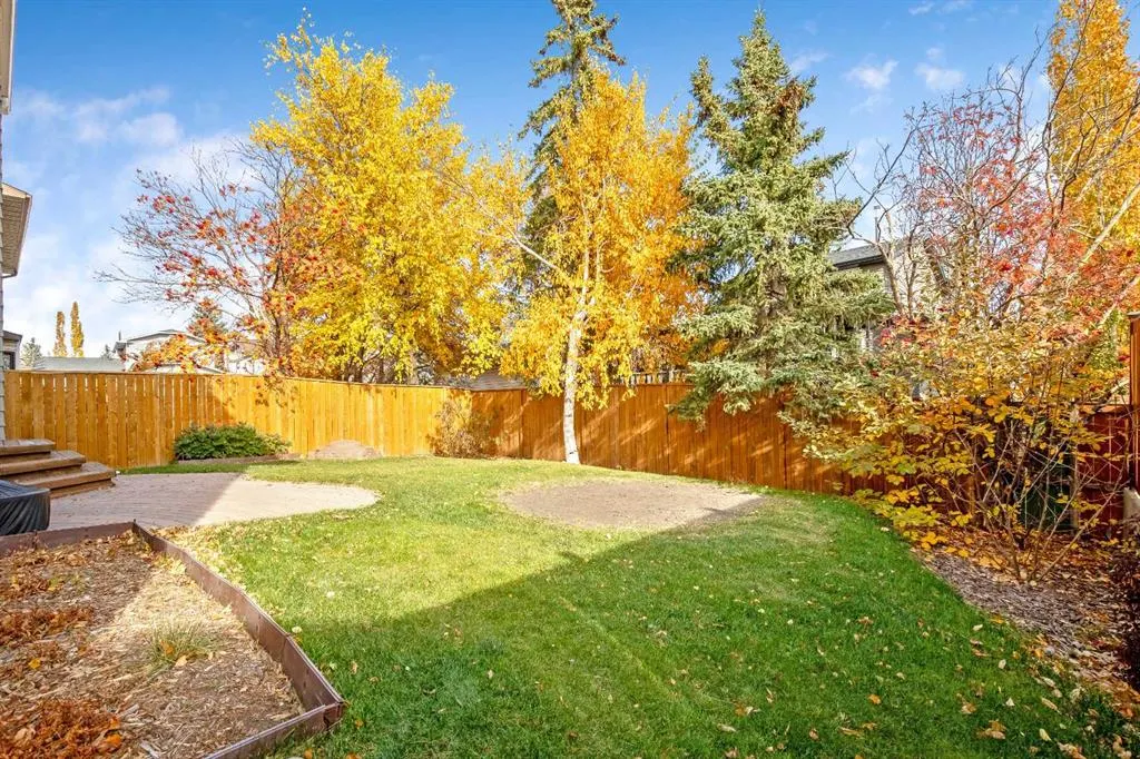 71 Strathclair Rise SW