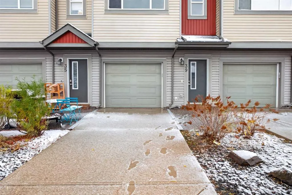 39 Copperpond Close SE