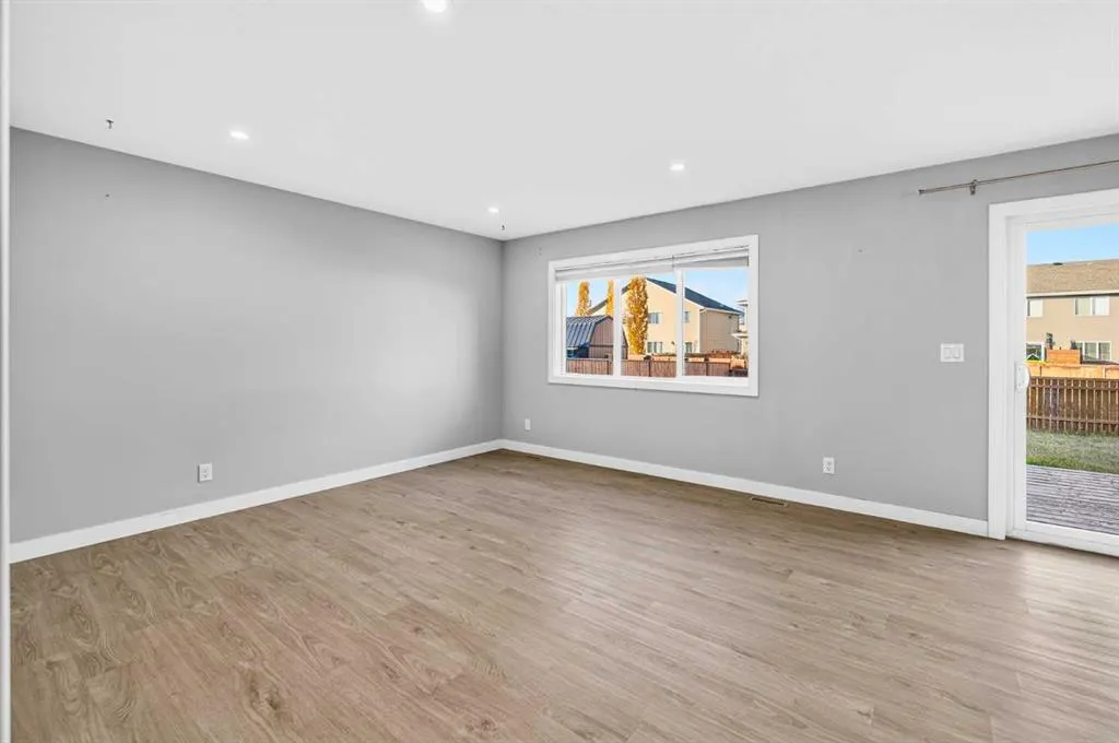 10 Travis Close