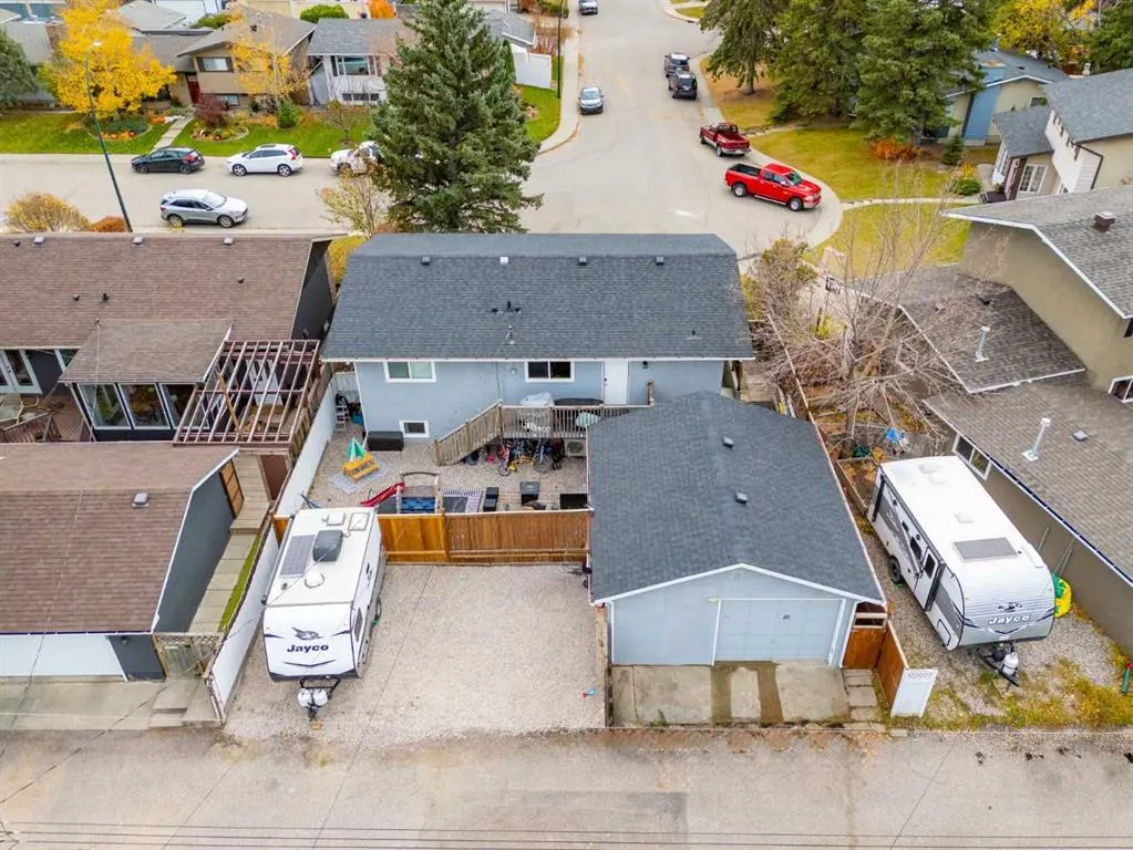 20 Maple Court Crescent SE