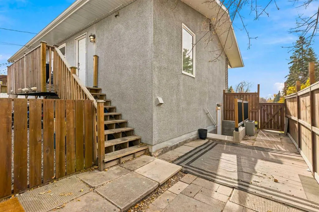 20 Maple Court Crescent SE