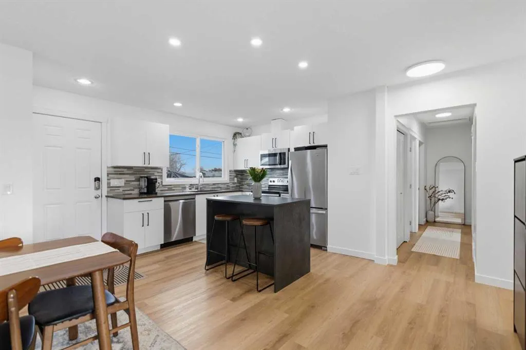 20 Maple Court Crescent SE