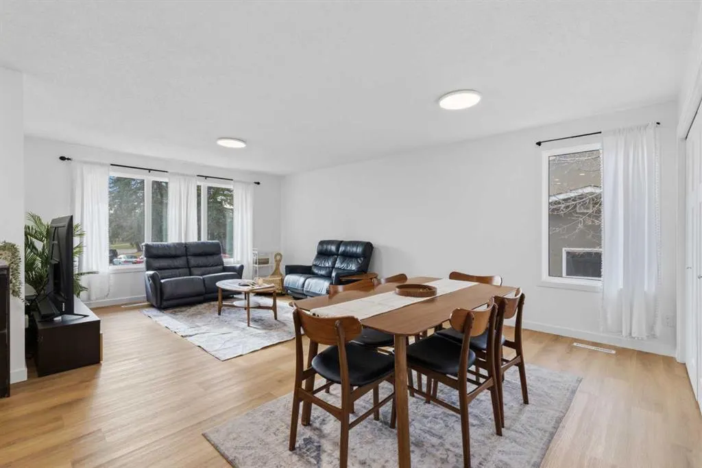20 Maple Court Crescent SE