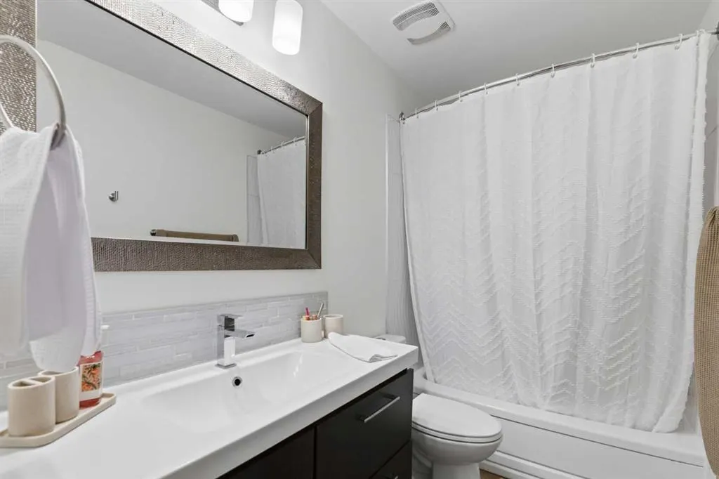 20 Maple Court Crescent SE