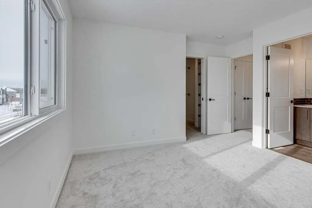 69 Inglis Crescent