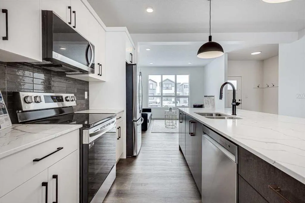 69 Inglis Crescent