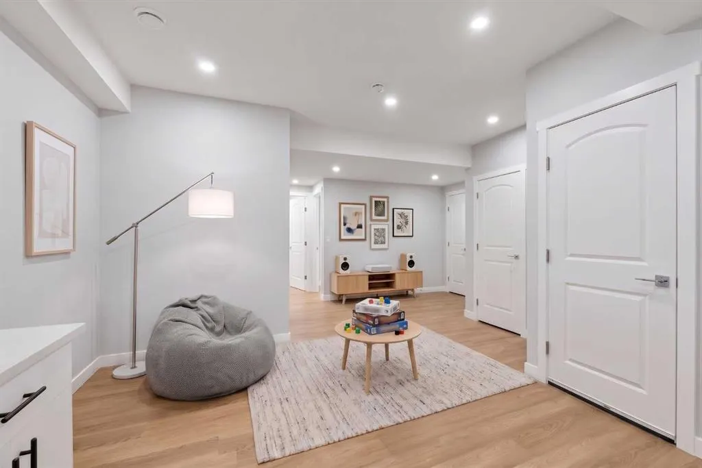 83 Amblehurst Link NW