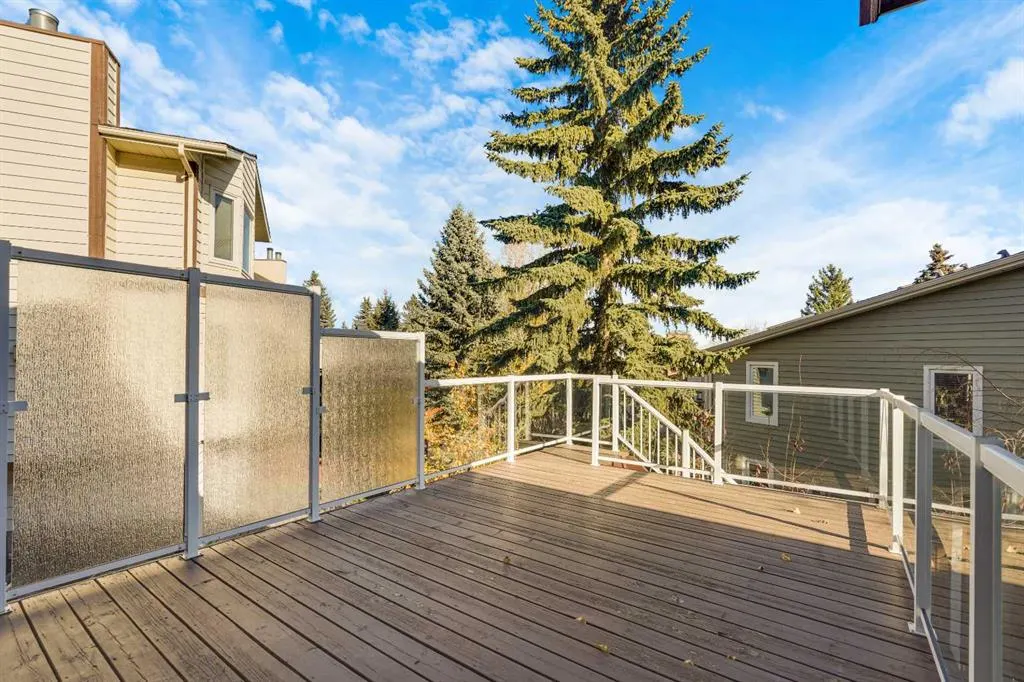 84 Strathlorne Crescent SW