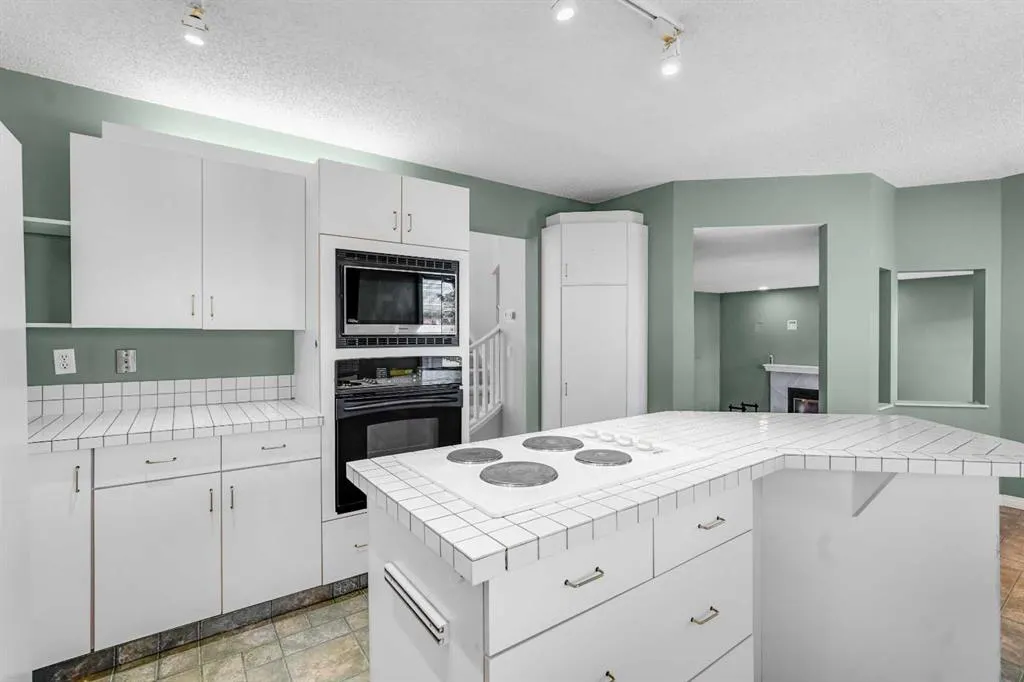 84 Strathlorne Crescent SW
