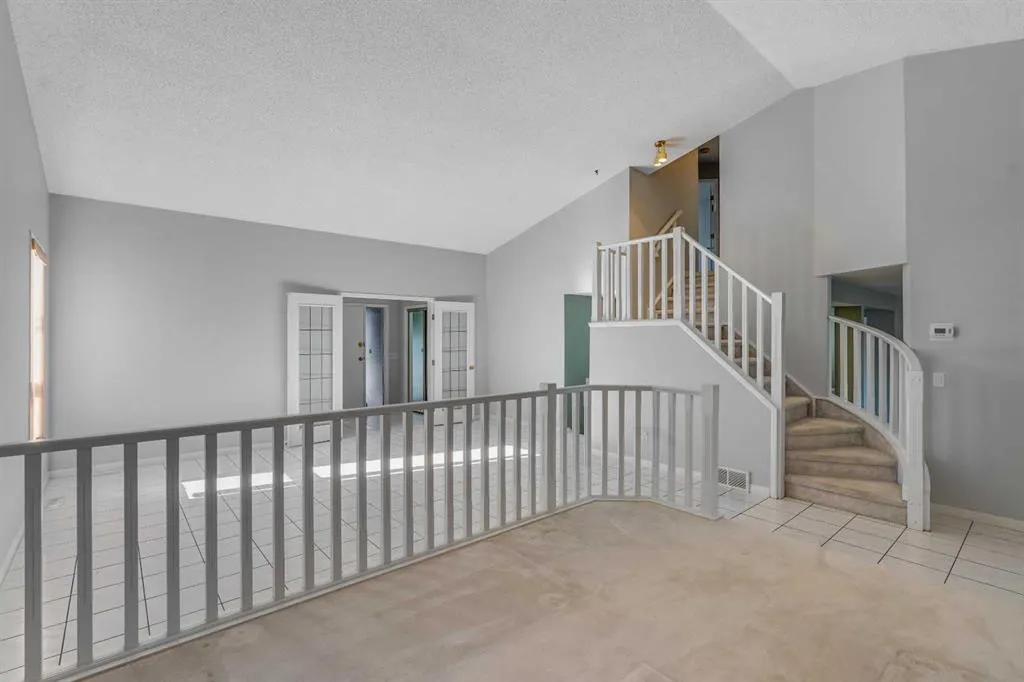 84 Strathlorne Crescent SW