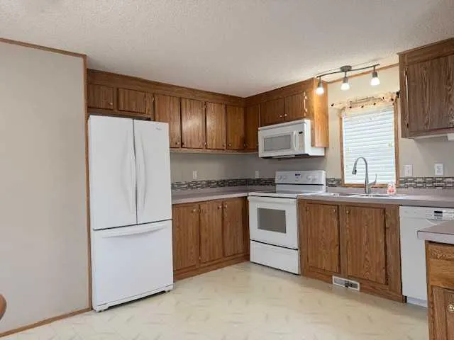 66 Parkland Acres