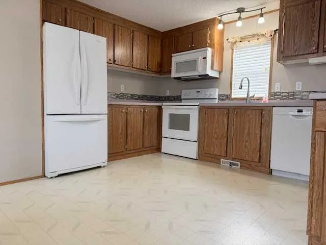 66 Parkland Acres