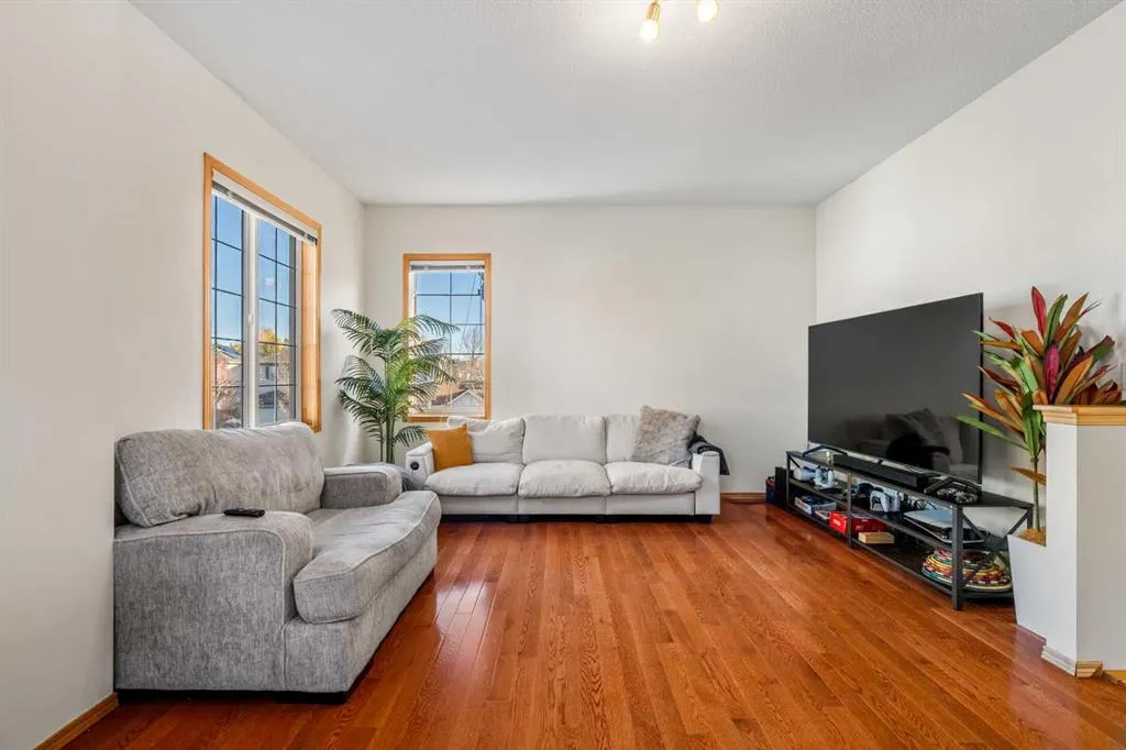 116 Tuscany Ravine Crescent NW