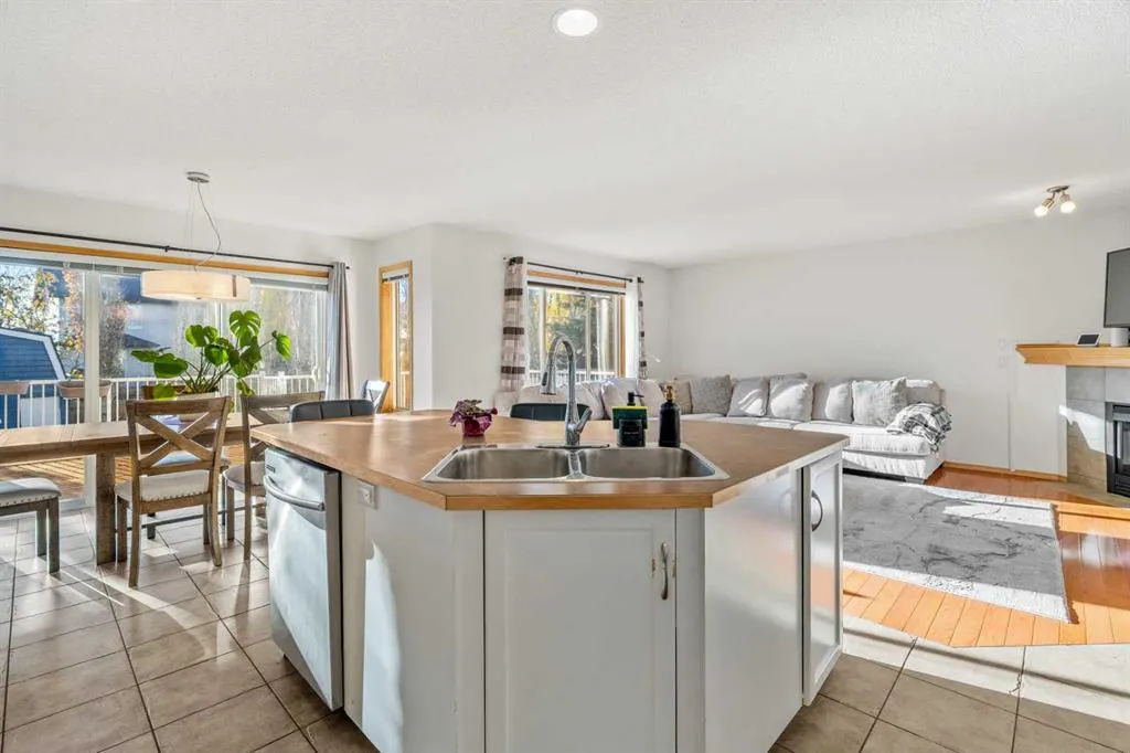 116 Tuscany Ravine Crescent NW