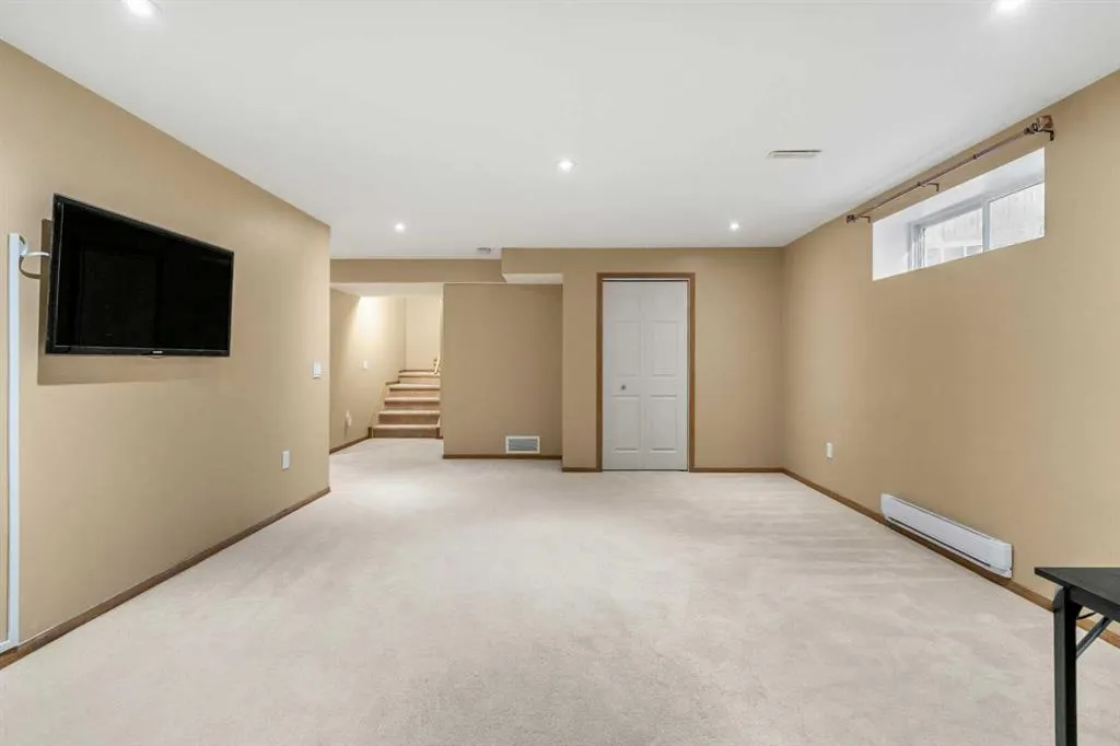 116 Tuscany Ravine Crescent NW