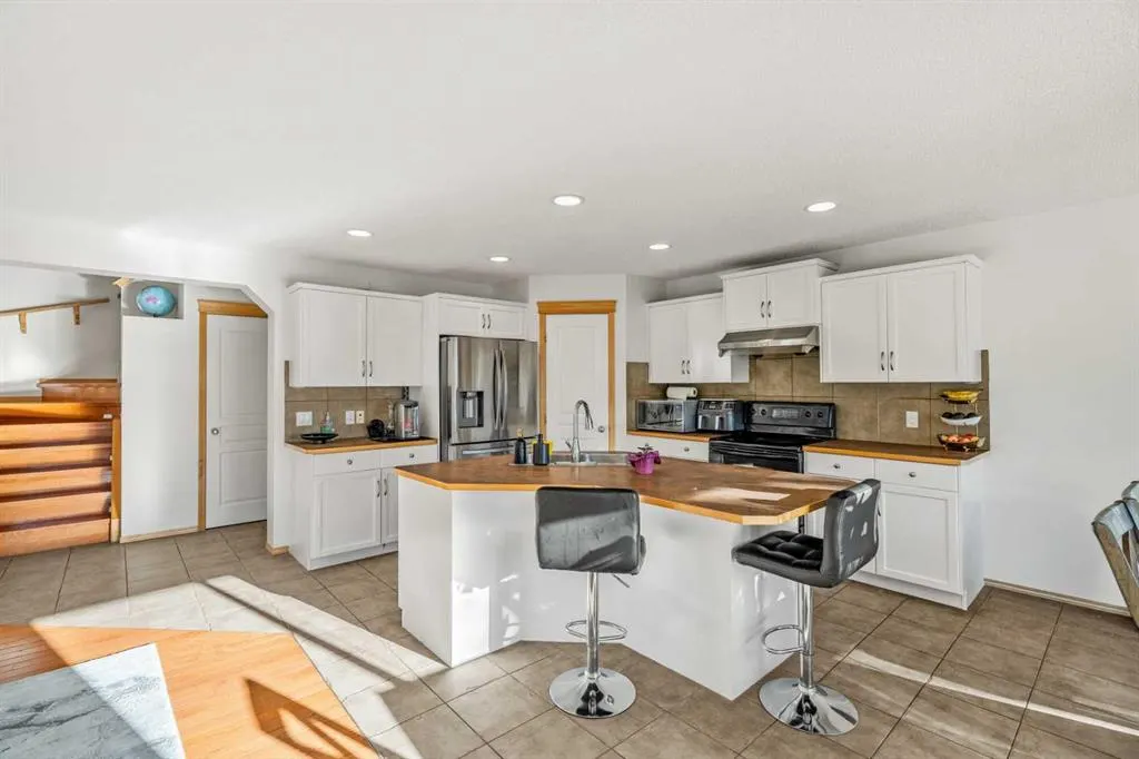 116 Tuscany Ravine Crescent NW