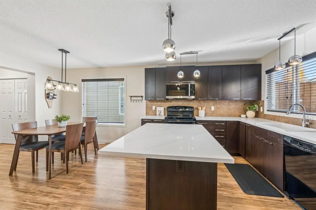 338 Sunset Common