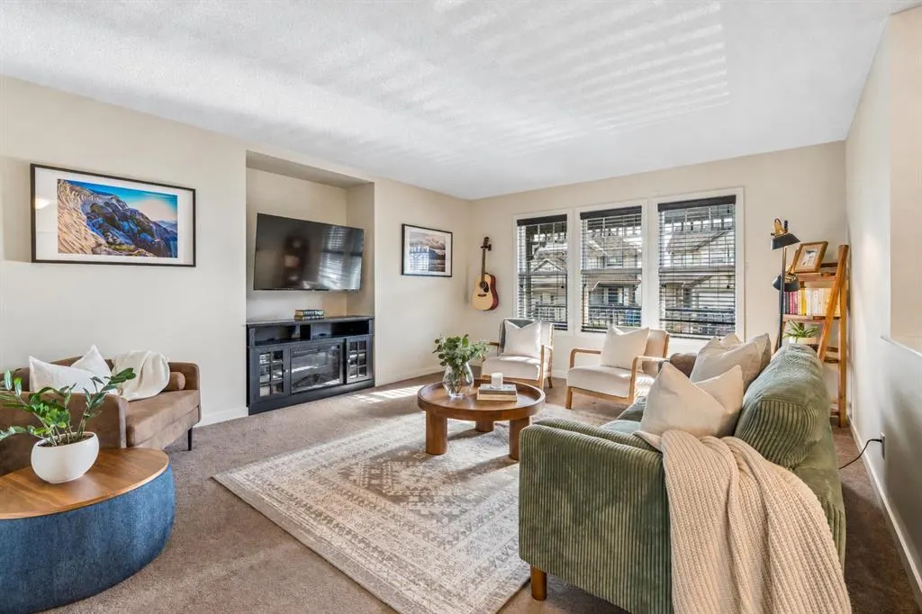 338 Sunset Common