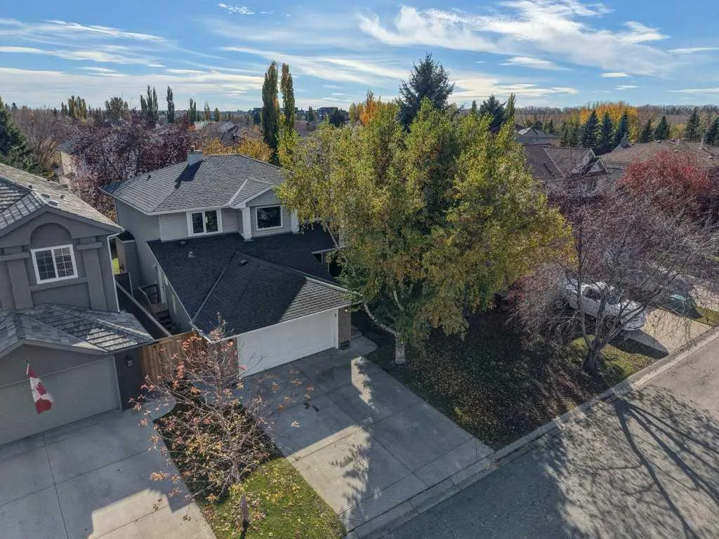 212 Riverview Close SE