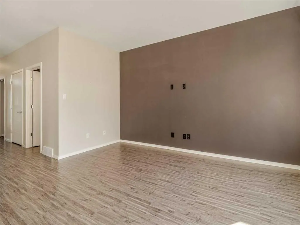 450 Highlands Boulevard W #4