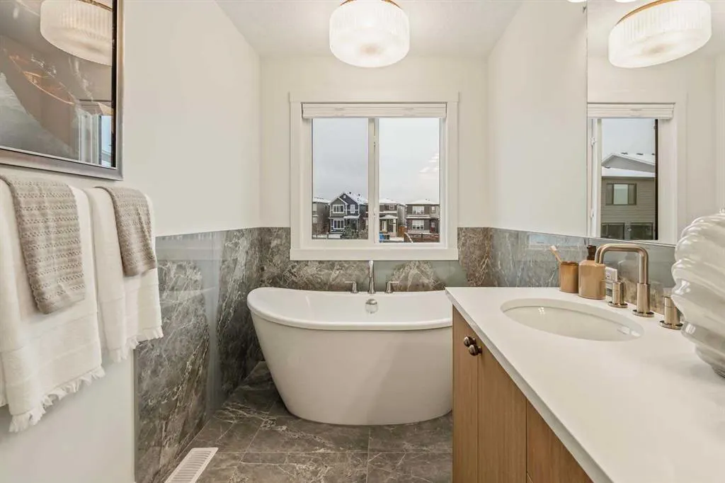 124 Starling Place NW