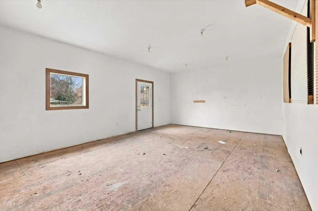81 Oberlin Avenue