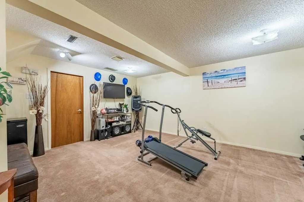 552 Queenston Gardens SE